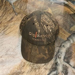 I’m selling this bc all it does is sit on my wall for decor